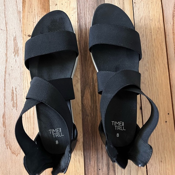 Time and Tru Shoes - Time and Tru Women's Black Sandals